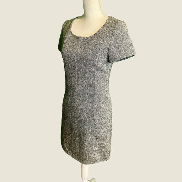 BCBGMaxAzria Black & White Tweed Scoopneck Short Sleeve
Mini Shift Dress Size M - Picture 4 of 13